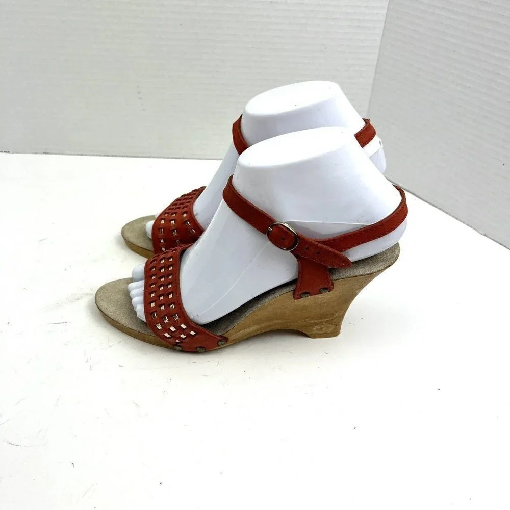 Women’s Wood Platform Leather Sandals Sz.7 Red‎ Gold Accents Studs Boho Wedge